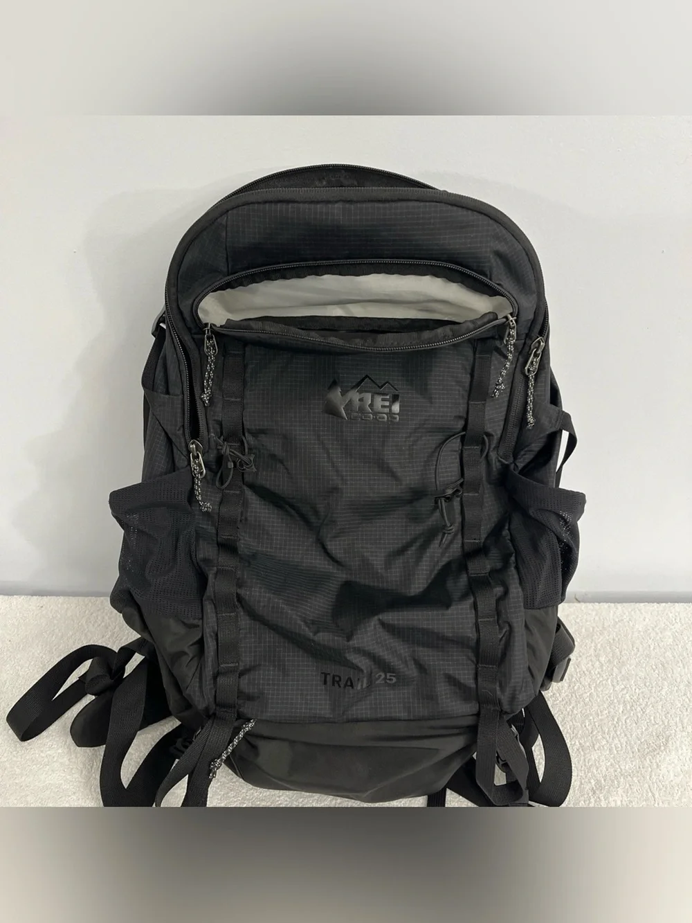REI Co-op Trail 25 Backpack Black Day Hiking Pack With Rain Cover Rain Cover 4XL